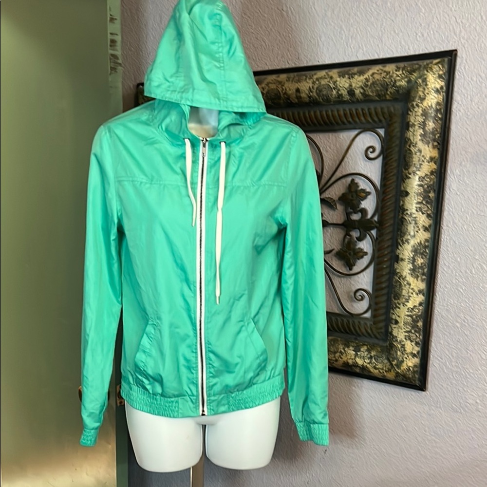 EUC Zine Clothing Green Windbreaker Jacket with Hood- zip with pockets- Sz S💚